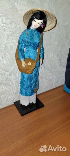 Статуэтка японка на подставке