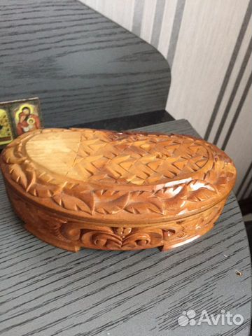 Деревянная шкатулка