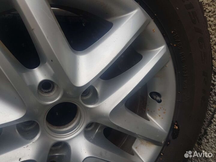 Pirelli Ice Zero 215/65 R16