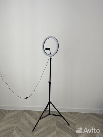 Кольцевая лампа со штативом