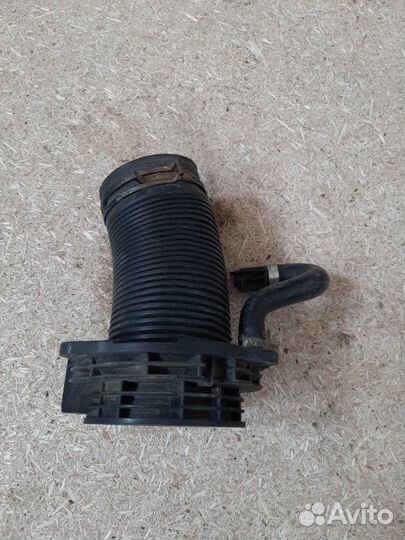 Патрубок воздушного фильтра Volkswagen Passat B6