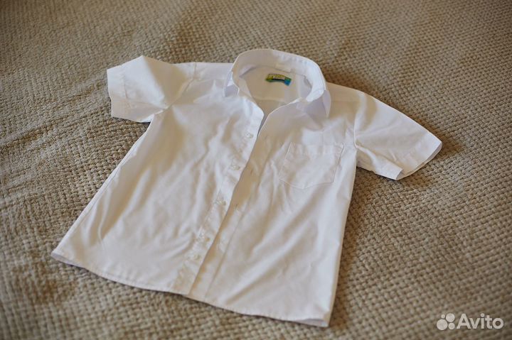 Белая детская рубашка с коротким рукавом 138р-р
