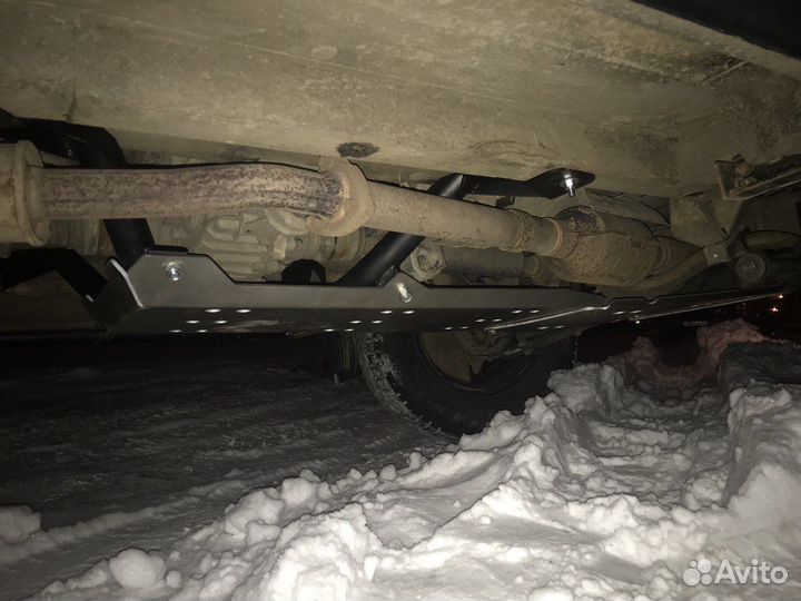 Алюминиевая защита раздатки на LADA 4x4 Нива