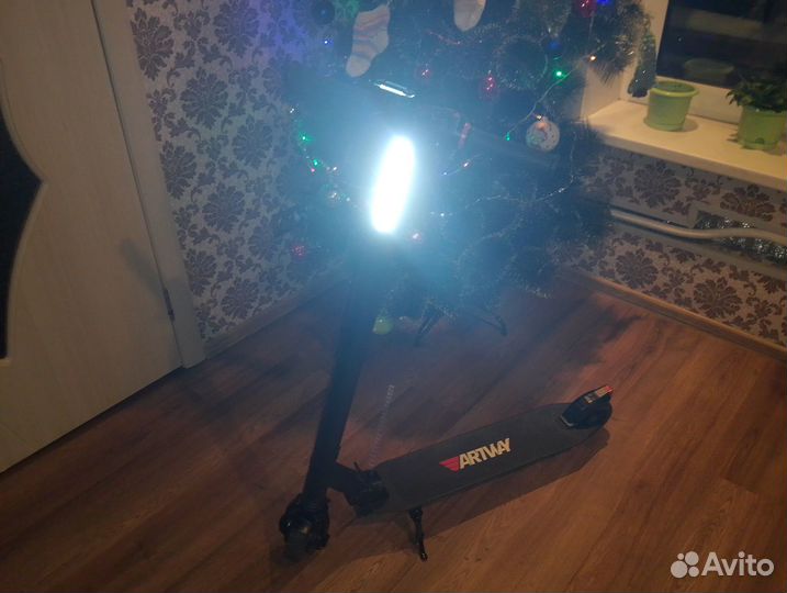 Продам электро самокат artway