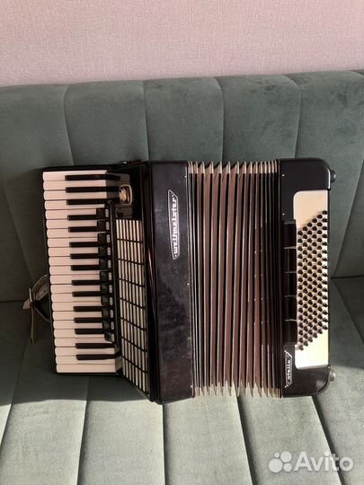 Аккордеон Weltmeister Stella с футляром