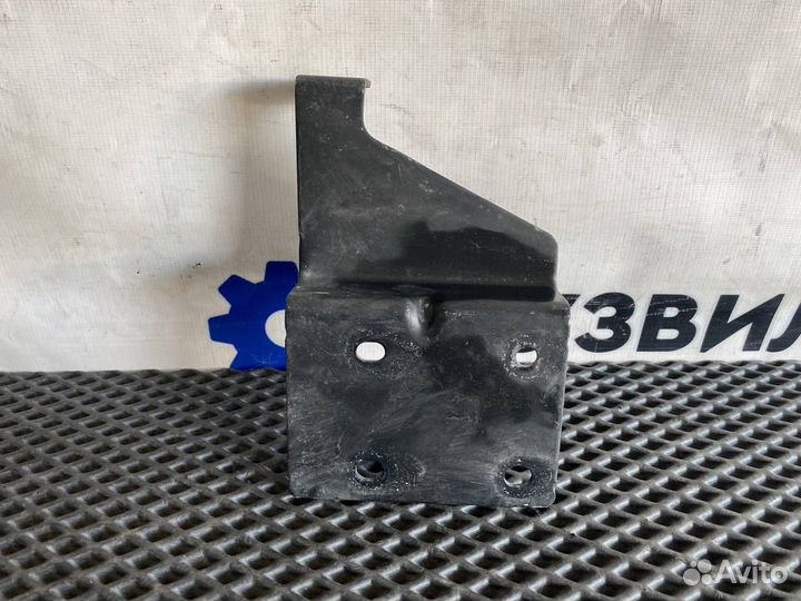 Кронштейн спойлера Volvo FH4 82282400