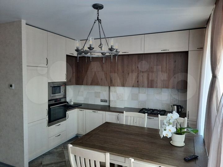 2-к. квартира, 61 м², 2/3 эт.