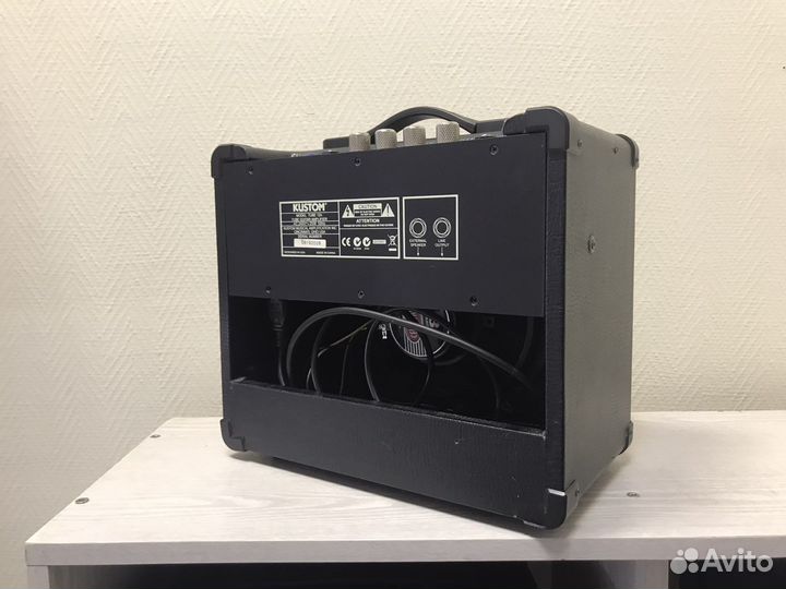 Ламповый комбоусилитель Kustom tube 12a