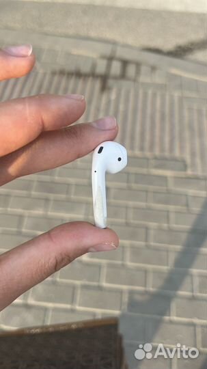 Наушники airpods первого поколения, правый