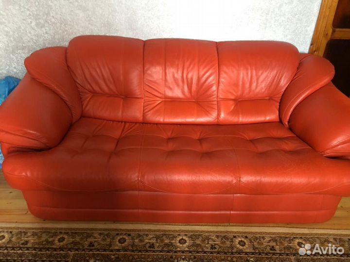 Кожаный диван и 2 кресла