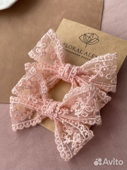 Бантики ручной работы из кружева персиковые