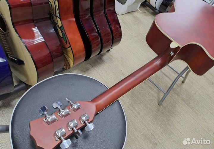 Акустическая гитара