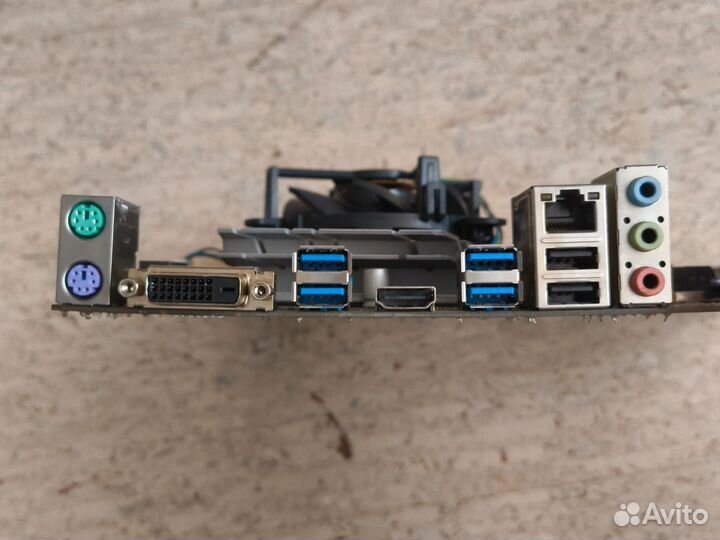 Материнская плата с процессором и памятью