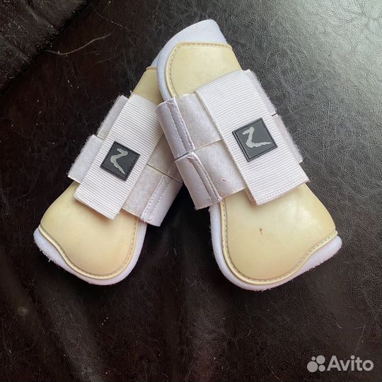 Вальтрап для лошади, недоуздок, бинты, ногавки