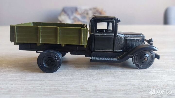 Модель грузовика 1:43
