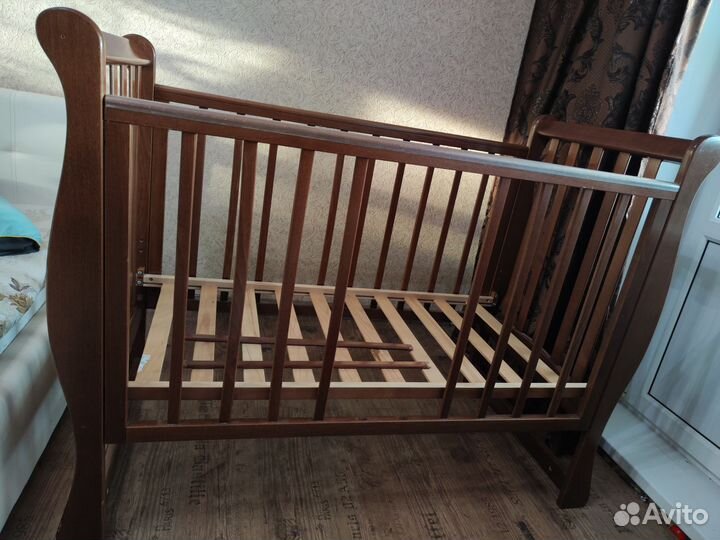 Кроватка детская с матрасом и постельн. принадлеж