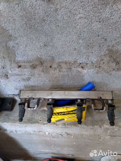 Топливная рейка с форсунками форд фокус 2