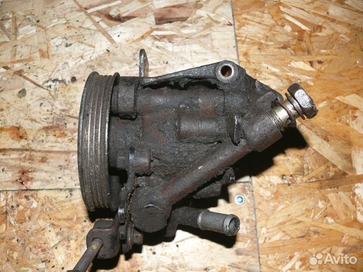 Насос гур Nissan Primera P10 1993 г 1,6 л