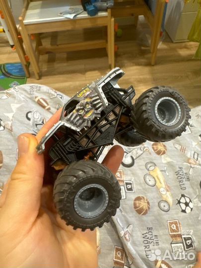 Детские машинки пакетом hot wheels и monster truck