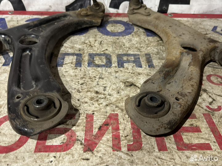 Передние рычаги Volkswagen Jetta 6