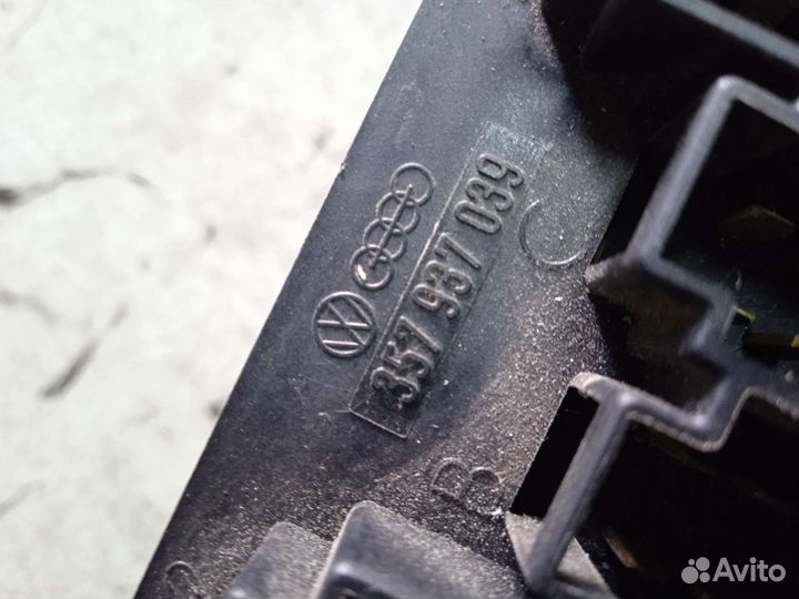 Блок предохранителей Volkswagen Golf 3 Фольксваген