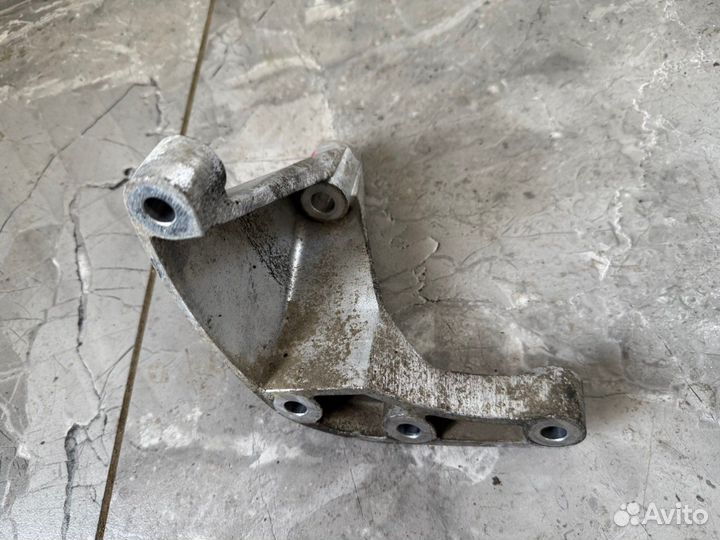 Опора раздатки Mercedes-Benz G-Class W463 M157