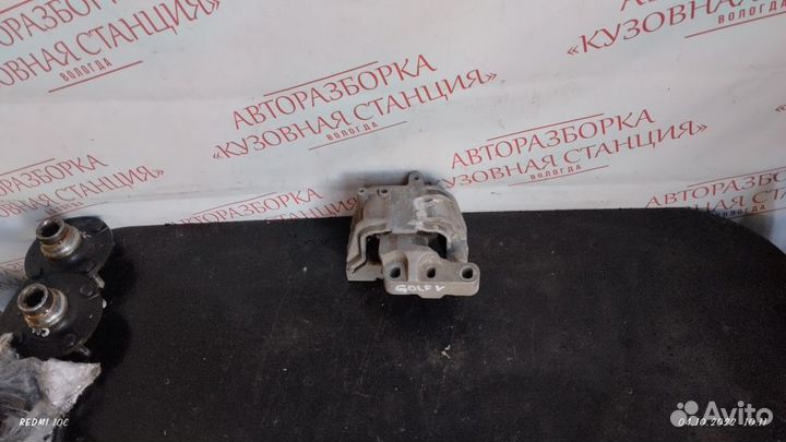 Опора двигателя правая Skoda Octavia A5