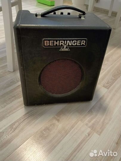Комбо усилитель для бас-гитары Behringer Bx108