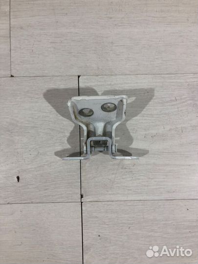 Петля двери зад лев LADA xray 1.6 мт