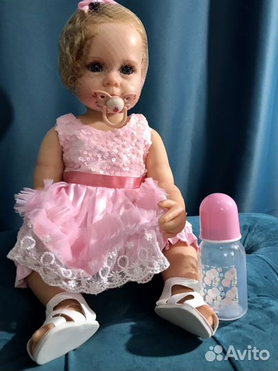 Красивая куколка девочка-девочка