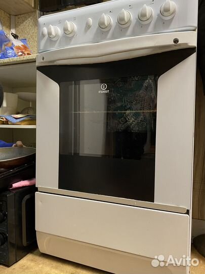 Продается газовая плита Indesit