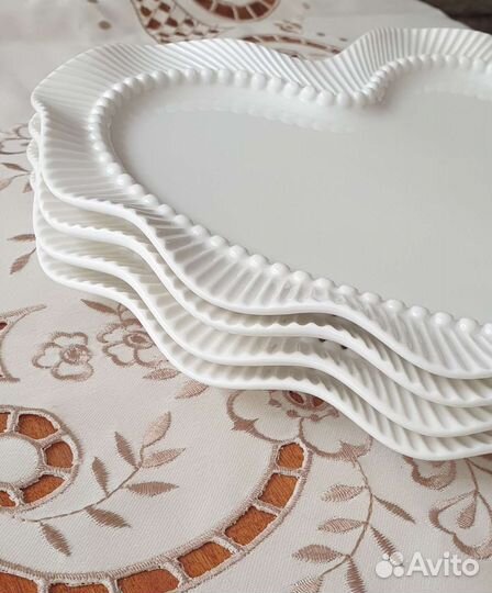 Посуда керамика. Тарелки, тарелки-сердце и пиала