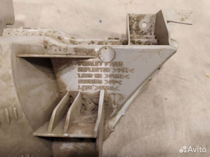 Фонарь задний правый паджеро P7865R