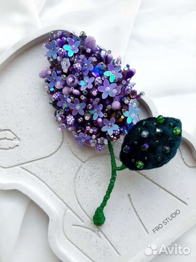 Брошь ручной работы Сирень