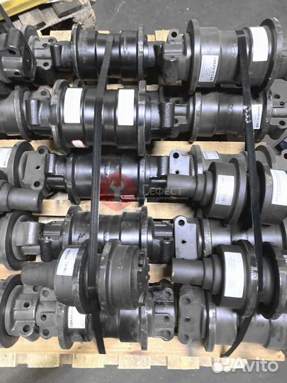 Каток поддерживающий Hitachi 370C 9137580