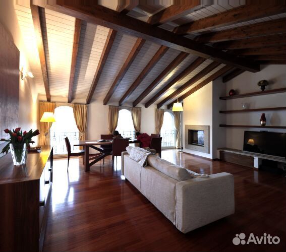 Деревянный потолок из массива дерева