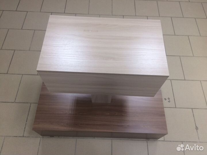 Остров, тумба