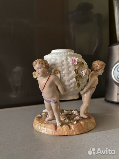 Статуэтка фарфоровая 