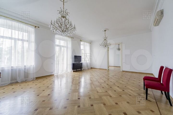 6-к. квартира, 225 м², 3/7 эт.