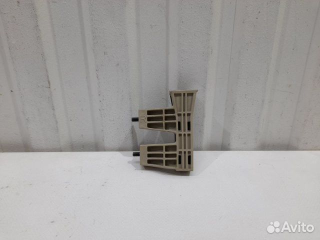 Направляющая стекла двери (передняя правая)