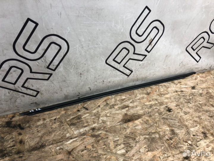 Молдинг стекла двери задний правый Jaguar Xe 1 До