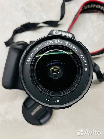 Зеркальный фотоаппарат Canon EOS 2000d