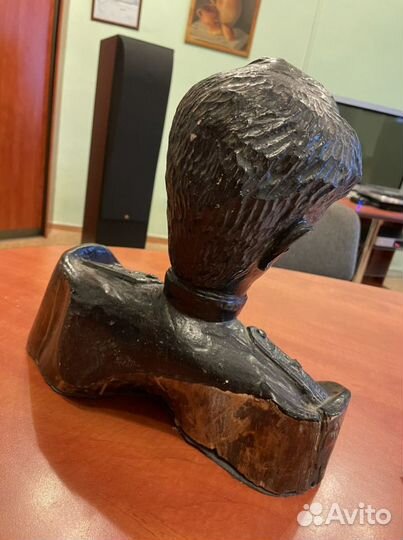 Бюст военного