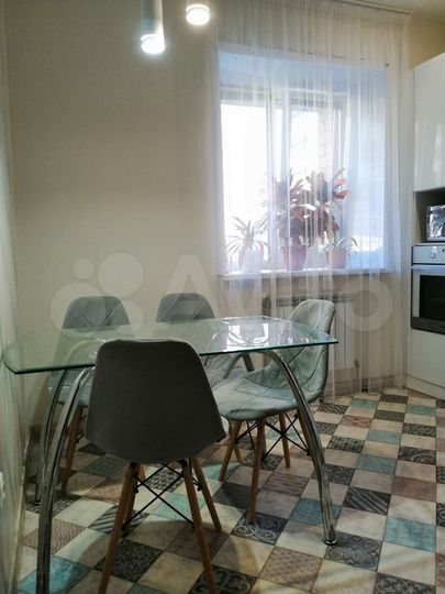 2-к. квартира, 60 м², 1/11 эт.