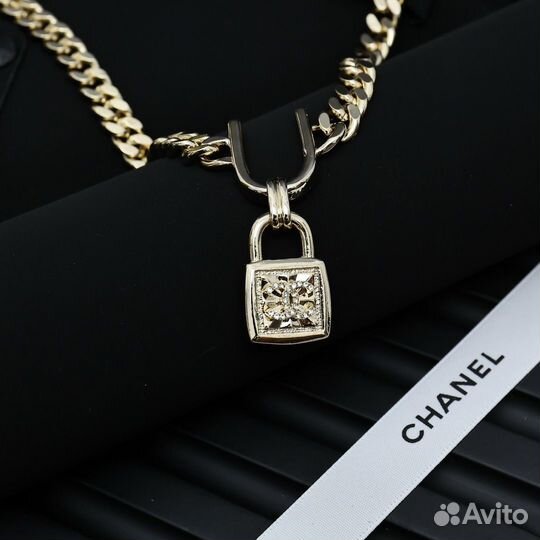 Chanel Золотая металлическая подвеска