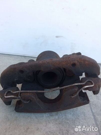 Суппорт тормозной передний правый Ford Fiesta 4