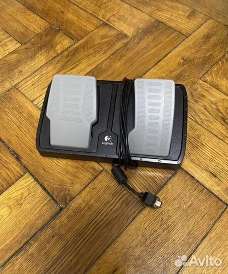 Игровой руль logitech