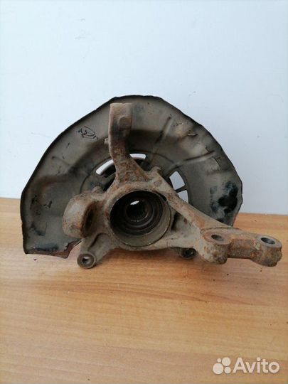 Кулак + ступица Toyota Camry V40 Тойота Камри лев