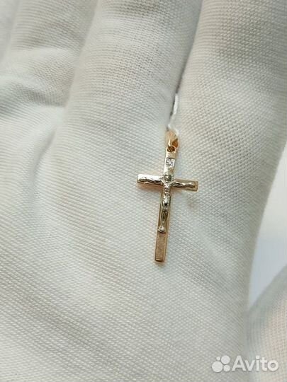 Золотая подвеска с камнем