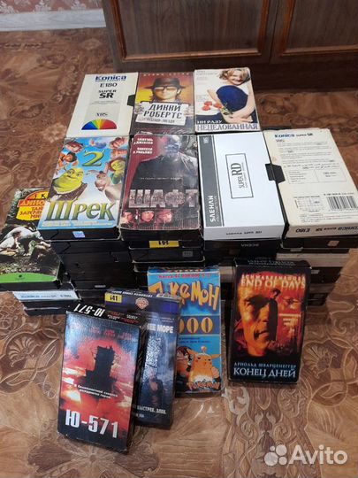Видеокассеты формата VHS (90 штук)